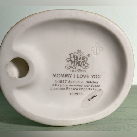 Precious Moments Mommy I Love You 1987 Figurine - Picture 5 of 8